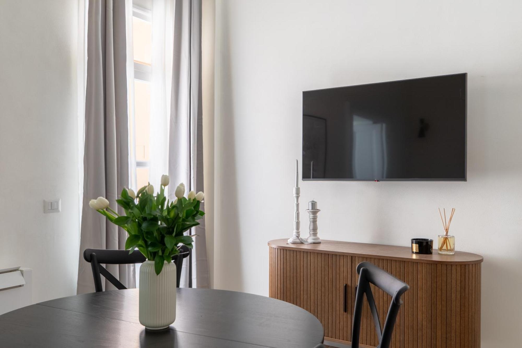 Hospitality At Apartment *